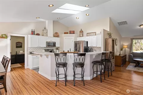 Kitchen - 36225 307th Ave SE, Enumclaw, WA 98022 photo 1 of 4