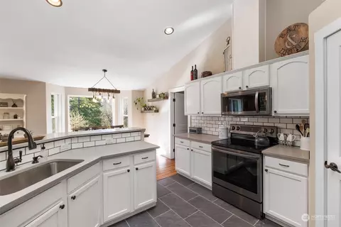 Kitchen - 36225 307th Ave SE, Enumclaw, WA 98022 photo 4 of 4