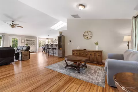 Living - 36225 307th Ave SE, Enumclaw, WA 98022 photo 1 of 3