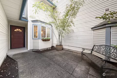 2801 NE 195th St #18, Lake Forest Park, WA 98155