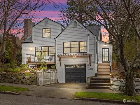 8906 45th Ave SW, Seattle, WA 98136