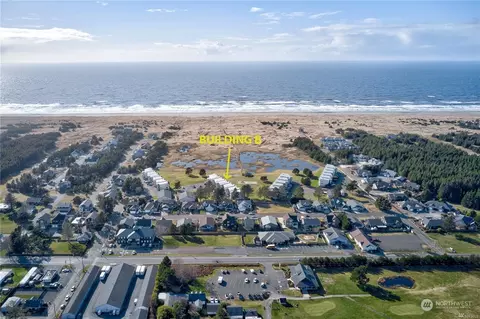210 26th St NW #211/2, Long Beach, WA 98631