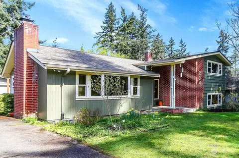 324 N 155th St, Shoreline, WA 98133