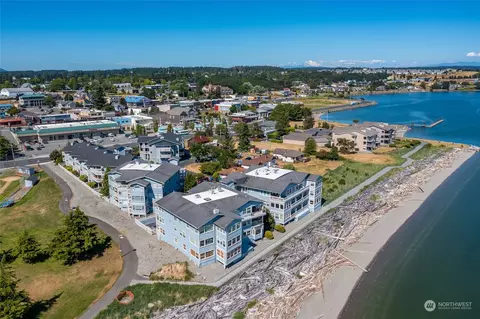 651 SE Bayshore Dr #E202, Oak Harbor, WA 98277