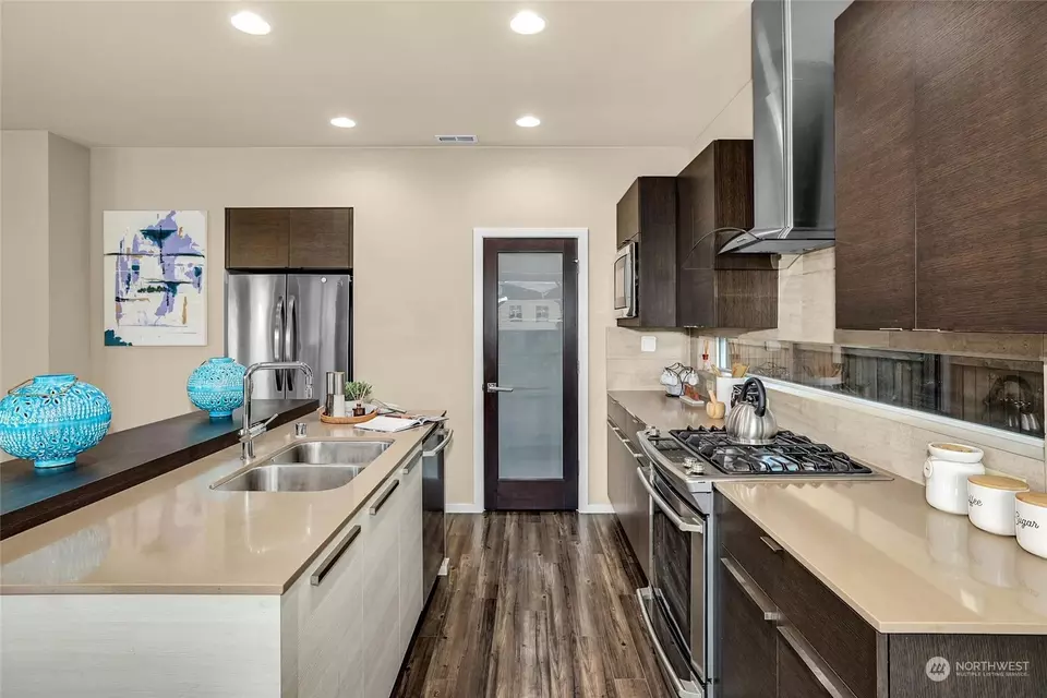 Kitchen - 17018 42nd Dr SE, Bothell, WA 98012 photo 3 of 4