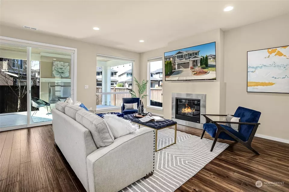 Living - 17018 42nd Dr SE, Bothell, WA 98012 photo 2 of 4