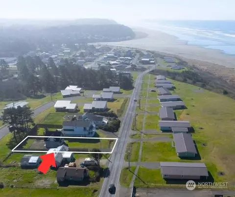 34 N First St, Pacific Beach, WA 98571