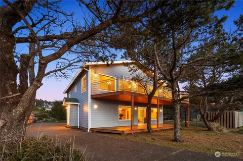 30006 G St, Ocean Park, WA 98640