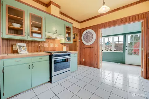 Kitchen - 2409 Cedar St, Everett, WA 98201 photo 4 of 4