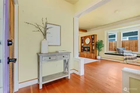 Entry Way - 2409 Cedar St, Everett, WA 98201 photo 1 of 3