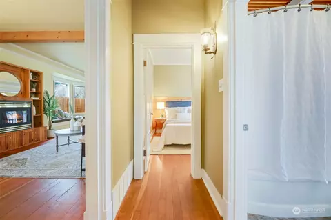 Entry Way - 2409 Cedar St, Everett, WA 98201 photo 3 of 3