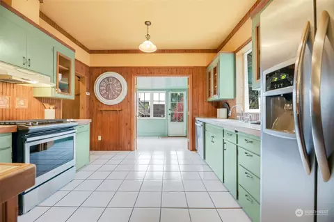 Kitchen - 2409 Cedar St, Everett, WA 98201 photo 2 of 4