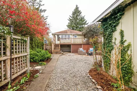 Exterior - 2409 Cedar St, Everett, WA 98201 photo 8 of 10