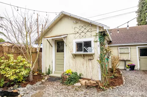 Exterior - 2409 Cedar St, Everett, WA 98201 photo 7 of 10