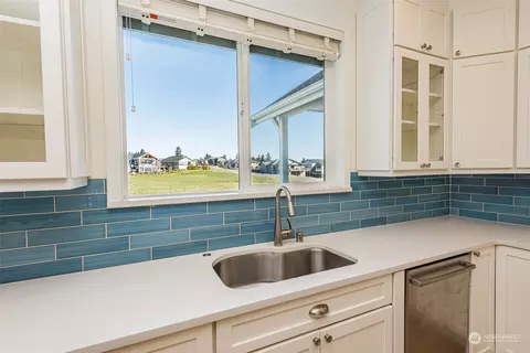 Kitchen - 831 Jones Farm Rd, Sequim, WA 98382 photo 4 of 7