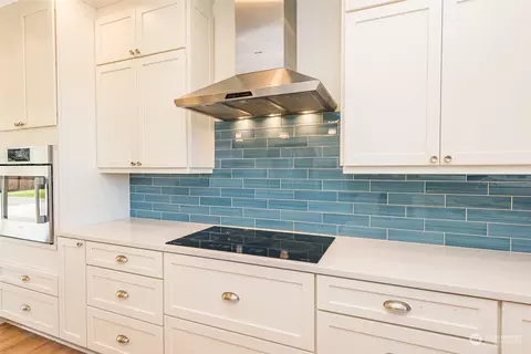 Kitchen - 831 Jones Farm Rd, Sequim, WA 98382 photo 5 of 7
