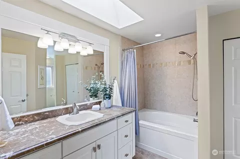 Bath - 112 236th Pl SW, Bothell, WA 98021 photo 1 of 4