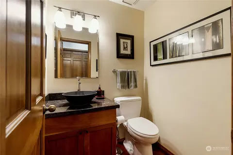 Bath - 9656 Blake Pl, Edmonds, WA 98020 photo 1 of 3