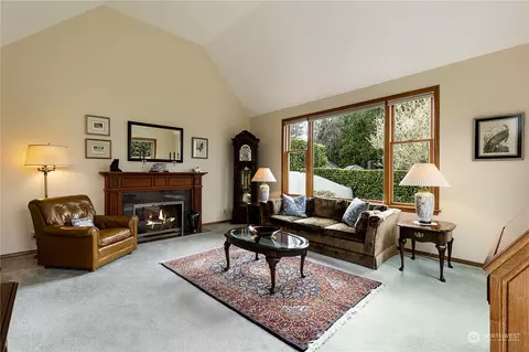 Living - 9656 Blake Pl, Edmonds, WA 98020 photo 2 of 7