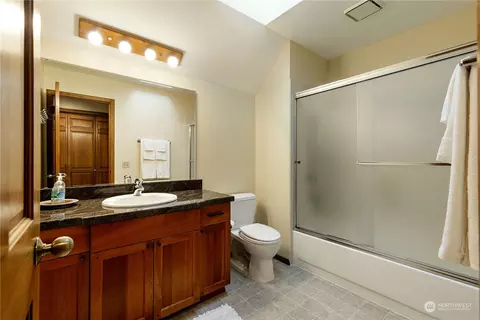 Bath - 9656 Blake Pl, Edmonds, WA 98020 photo 3 of 3