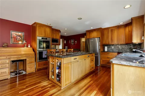 Kitchen - 9656 Blake Pl, Edmonds, WA 98020 photo 4 of 5