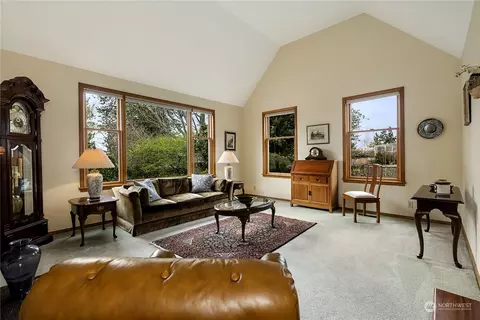 Living - 9656 Blake Pl, Edmonds, WA 98020 photo 3 of 7