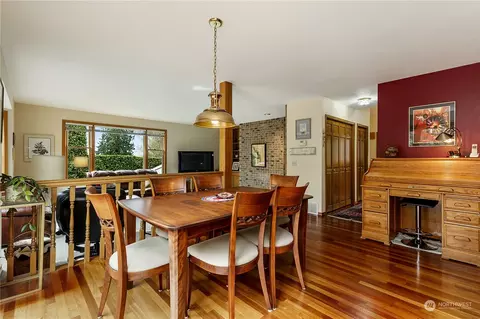 Dining - 9656 Blake Pl, Edmonds, WA 98020 photo 5 of 7