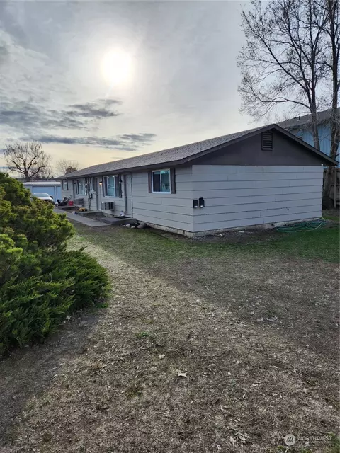 1141 W 1143 W Cascade Ave, Moses Lake, WA 98837