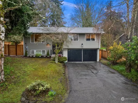 4003 SW 98th St, Seattle, WA 98136