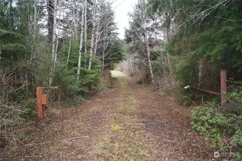 36 Walker Rd, Hoquiam, WA 98550