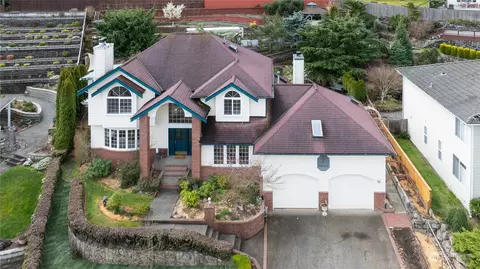 5635 Orca Dr NE, Tacoma, WA 98422
