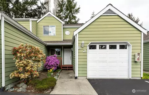 1250 SW Heller St #E2, Oak Harbor, WA 98277