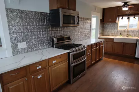Kitchen - 5009 S 3rd Ave, Everett, WA 98203 photo 2 of 5