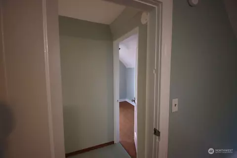 Entry Way - 5009 S 3rd Ave, Everett, WA 98203 photo 4 of 6