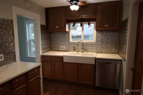 Kitchen - 5009 S 3rd Ave, Everett, WA 98203 photo 4 of 5