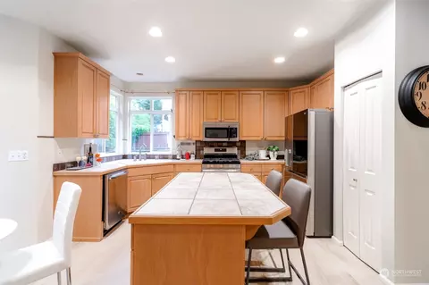 Kitchen - 17610 31st Dr SE, Bothell, WA 98012 photo 2 of 4