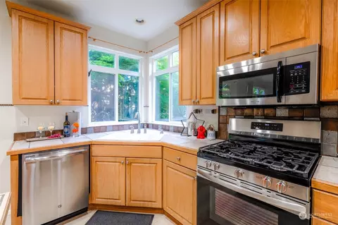 Kitchen - 17610 31st Dr SE, Bothell, WA 98012 photo 4 of 4