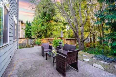 Exterior - 17610 31st Dr SE, Bothell, WA 98012 photo 3 of 4