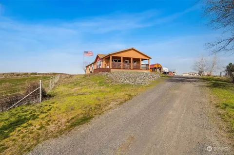10224 Maple Dr NE, Moses Lake, WA 98837