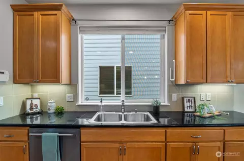 Kitchen - 23617 17th Ave W, Bothell, WA 98021 photo 3 of 4