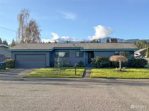 222 W Forest Ave, Port Angeles, WA 98362