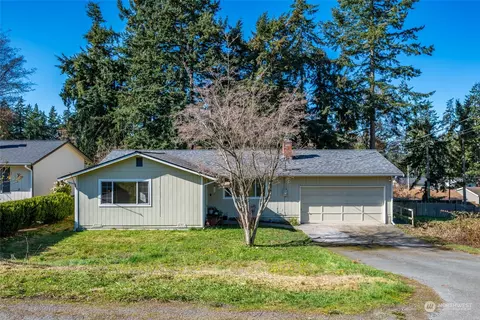 4379 Rhododendron Dr, Oak Harbor, WA 98277