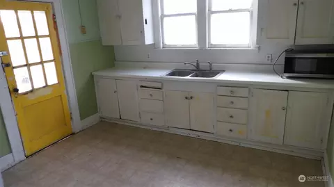 Kitchen - 116 E 3rd St, Lind, WA 99341 photo 1 of 1
