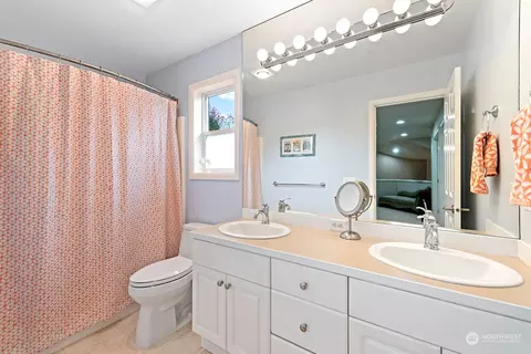 Bath - 3930 208th Pl SE, Bothell, WA 98021 photo 3 of 3