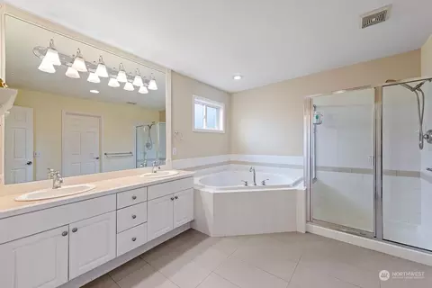 Bath - 3930 208th Pl SE, Bothell, WA 98021 photo 2 of 3