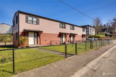 1146 Magnuson Way, Bremerton, WA 98310