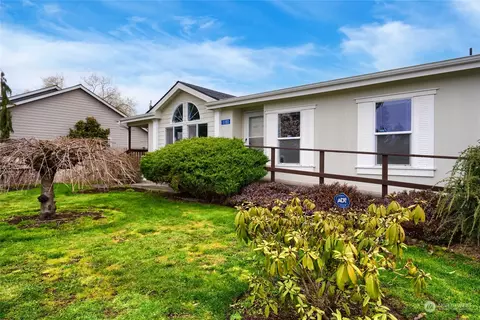 1180 S Spruce St, Burlington, WA 98233