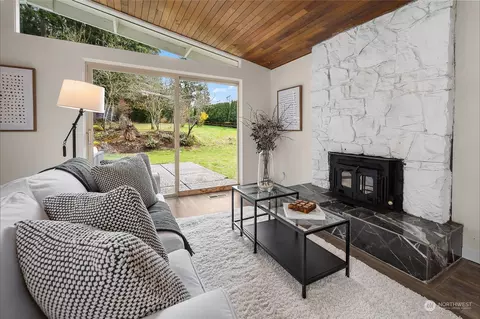 Living - 21625 45th Ave SE, Bothell, WA 98021 photo 4 of 6