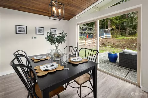 Dining - 21625 45th Ave SE, Bothell, WA 98021 photo 3 of 4