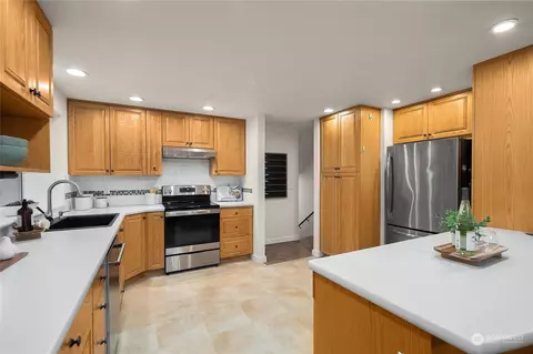 Kitchen - 21625 45th Ave SE, Bothell, WA 98021 photo 2 of 5
